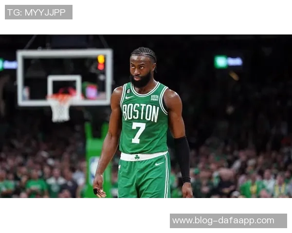 末节狂砍14分杰伦布朗展现关键球员风范马祖拉称赞其攻防全力以赴